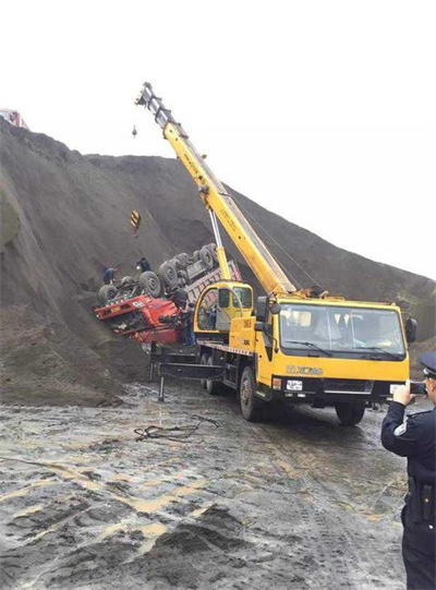 柳河上犹道路救援